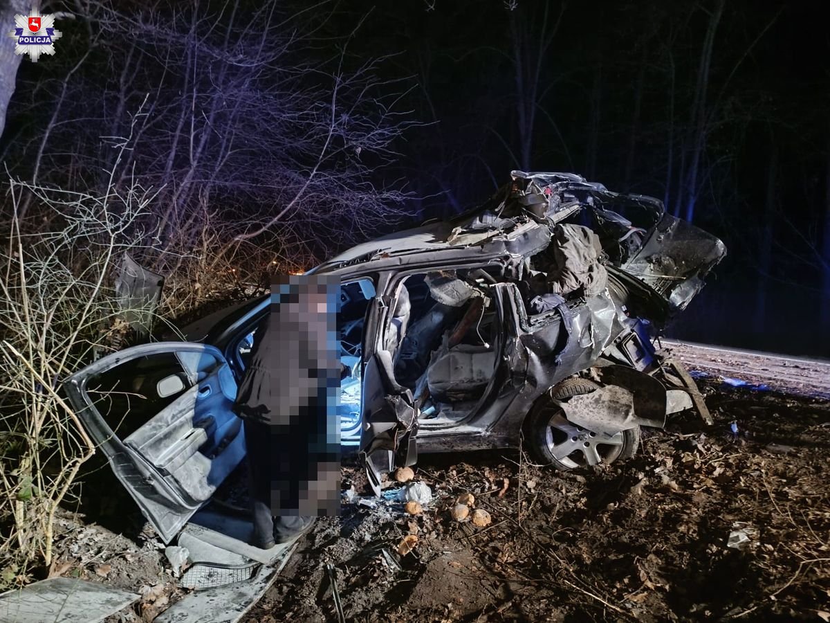 Tragiczny wypadek! 43-LETNI PASAŻER ZMARŁ W SZPITALU! Kierujący Peugeotem 36-latek był pijany
