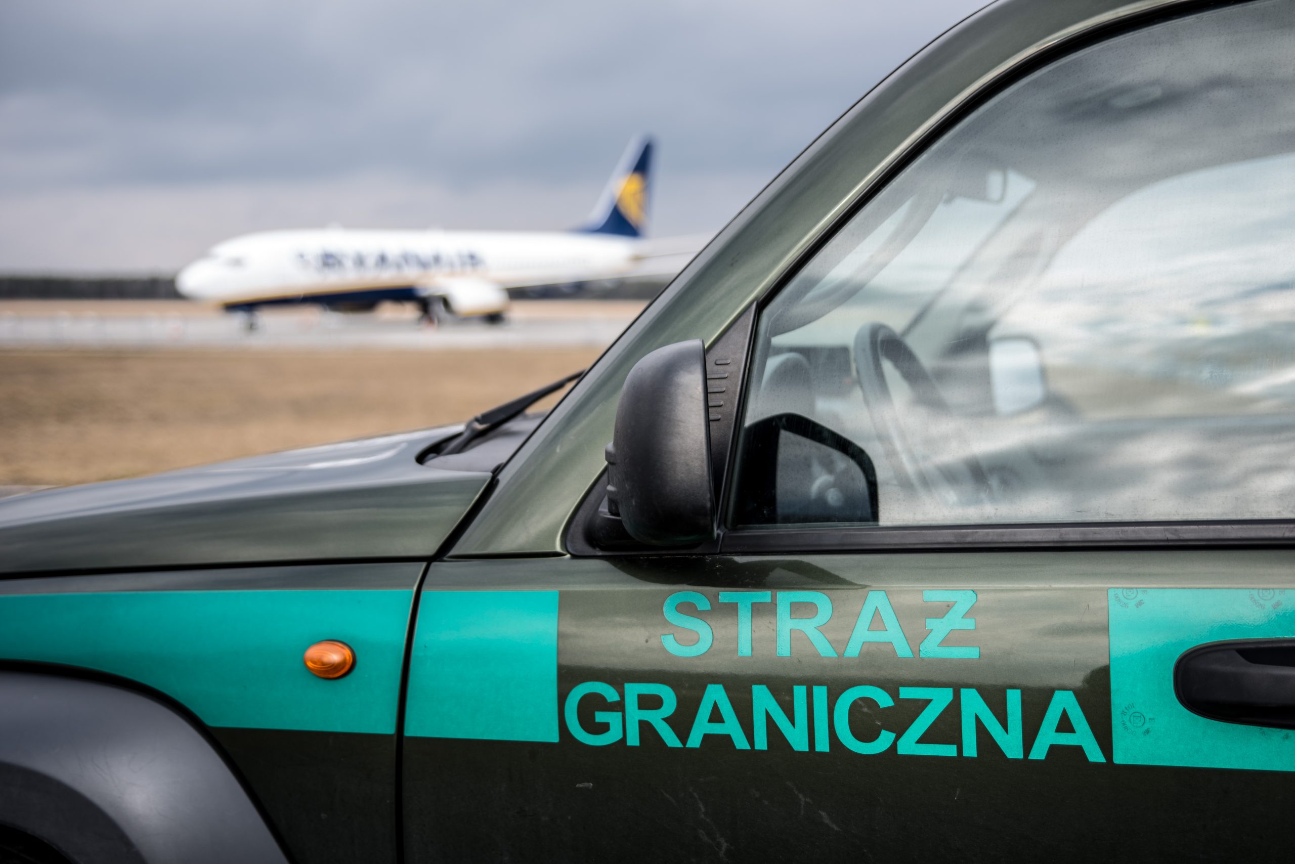 Zmiana gate’u, fałszywy paszport i szybka reakcja funkcjonariuszy Straży Granicznej