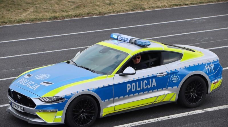 Ford Mustang w służbie Policji. Sportowy radiowóz już na drogach Radomia [FILM]
