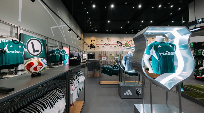 Legia Warszawa rozwija ofertę dla kibiców – zmodernizowany FanStore, technologia 5G i nowoczesne płatności na Łazienkowskiej 3. Legia Warszawa rozwija ofertę dla kibiców – zmodernizowany FanStore, technologia 5G i nowoczesne płatności na Łazienkowskiej 3.