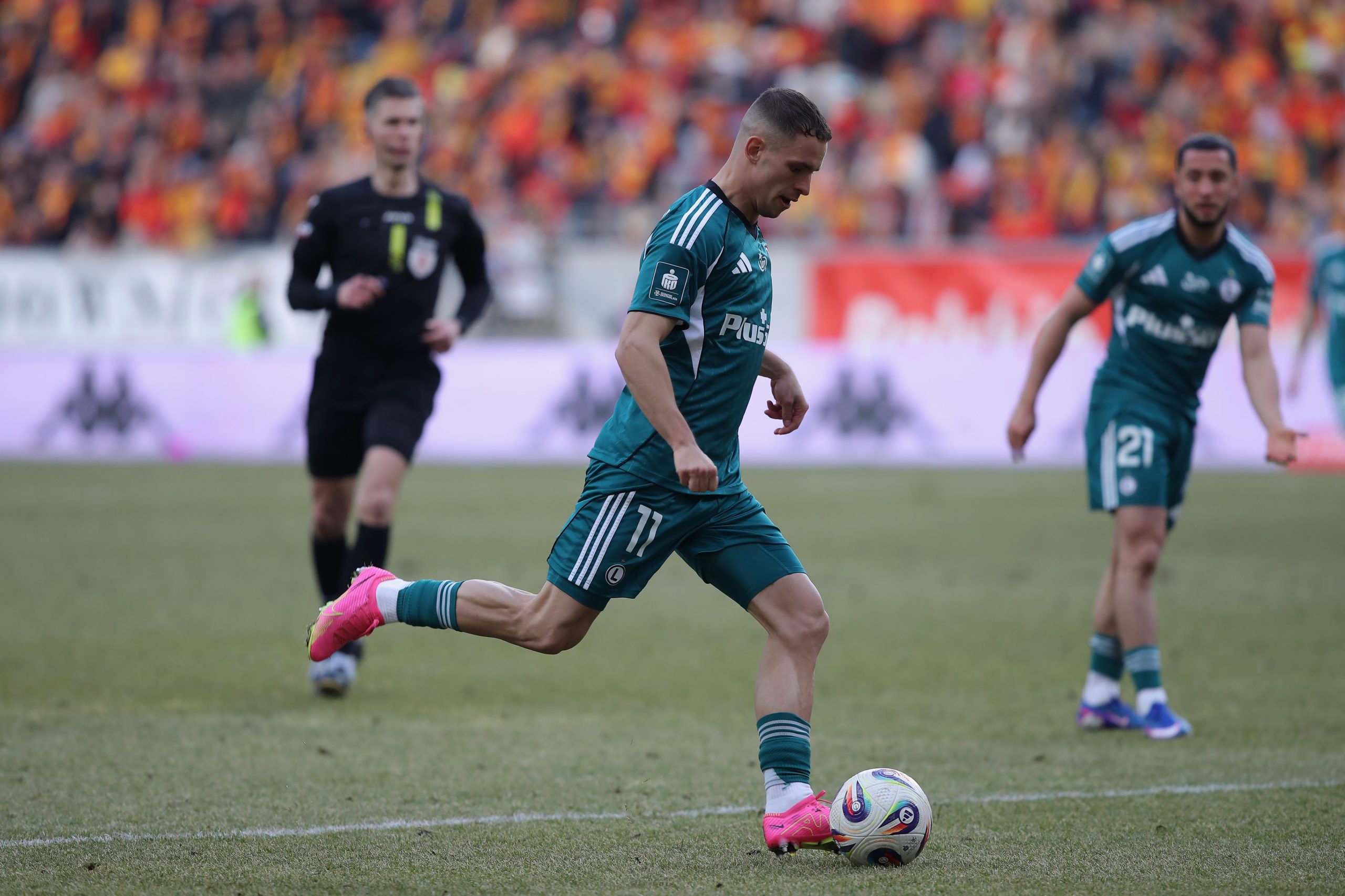 Legia wróciła z daleka, lecz zwycięstwa zabrakło. Papszun: „Frustruje mnie ten remis [FILM]